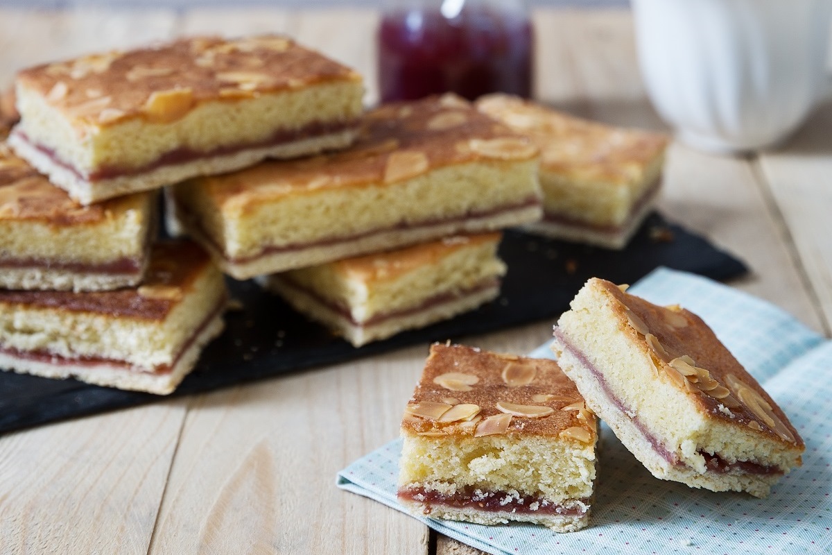almond bakewell slices