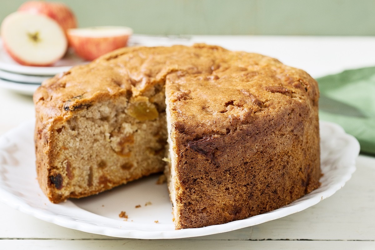 apple cake made with oil