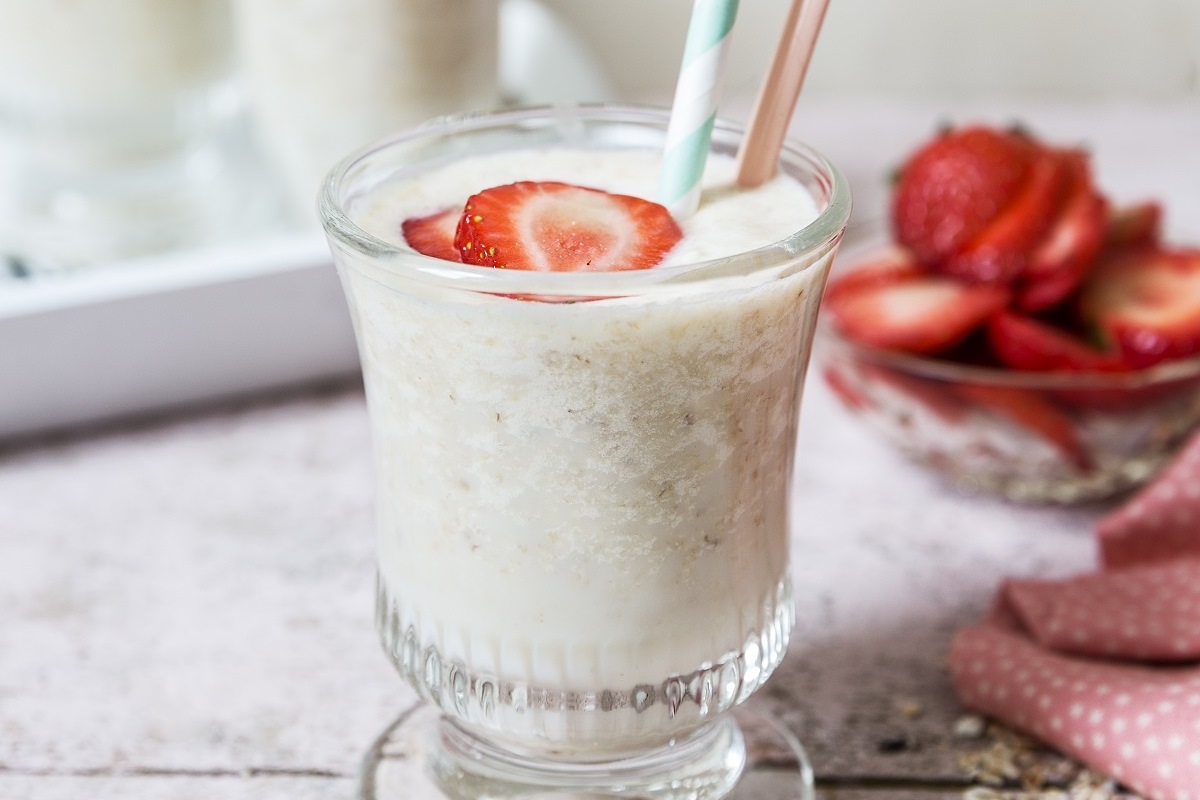 breakfast booster banana oat smoothie