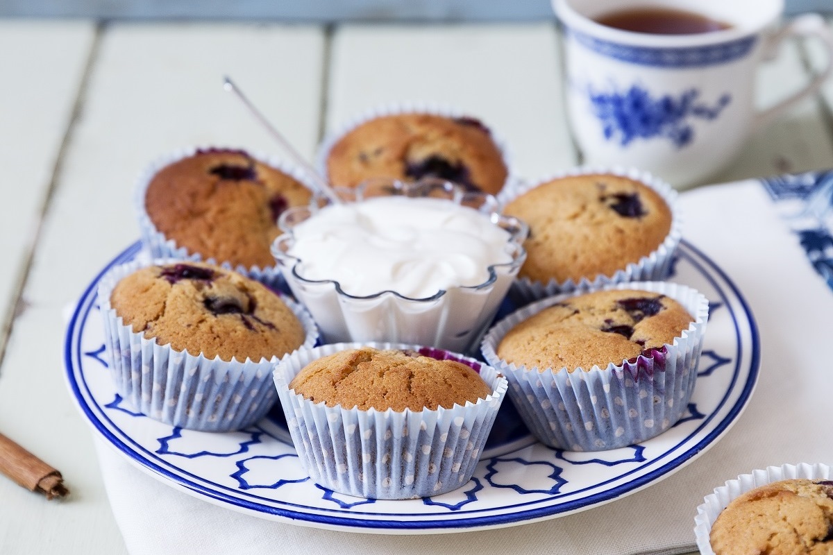 cinnamon blueberry muffins