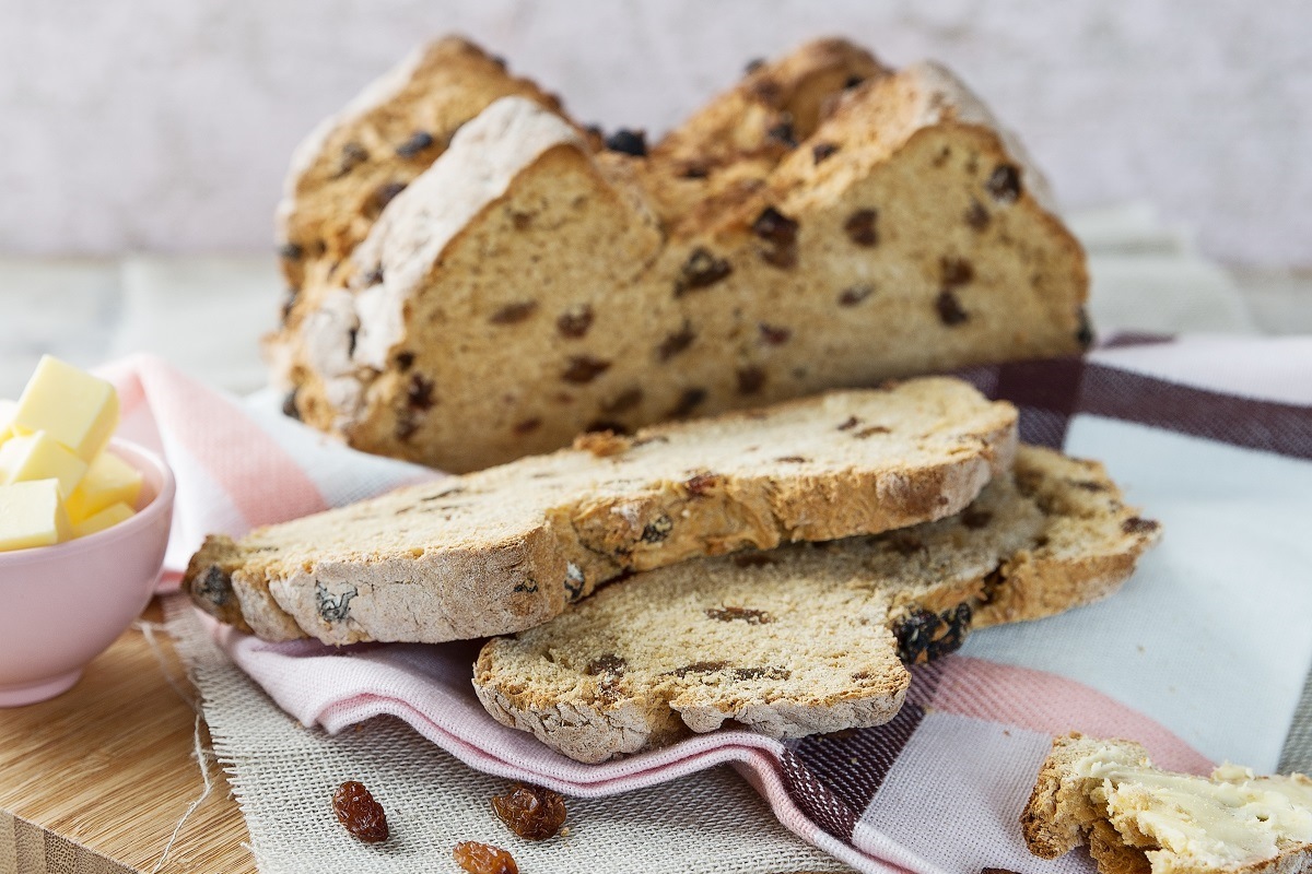 treacle bread with sultanas